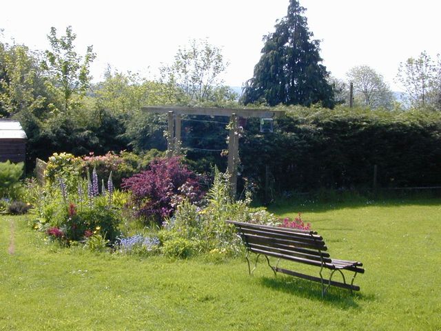 Coles Cottage and lawn